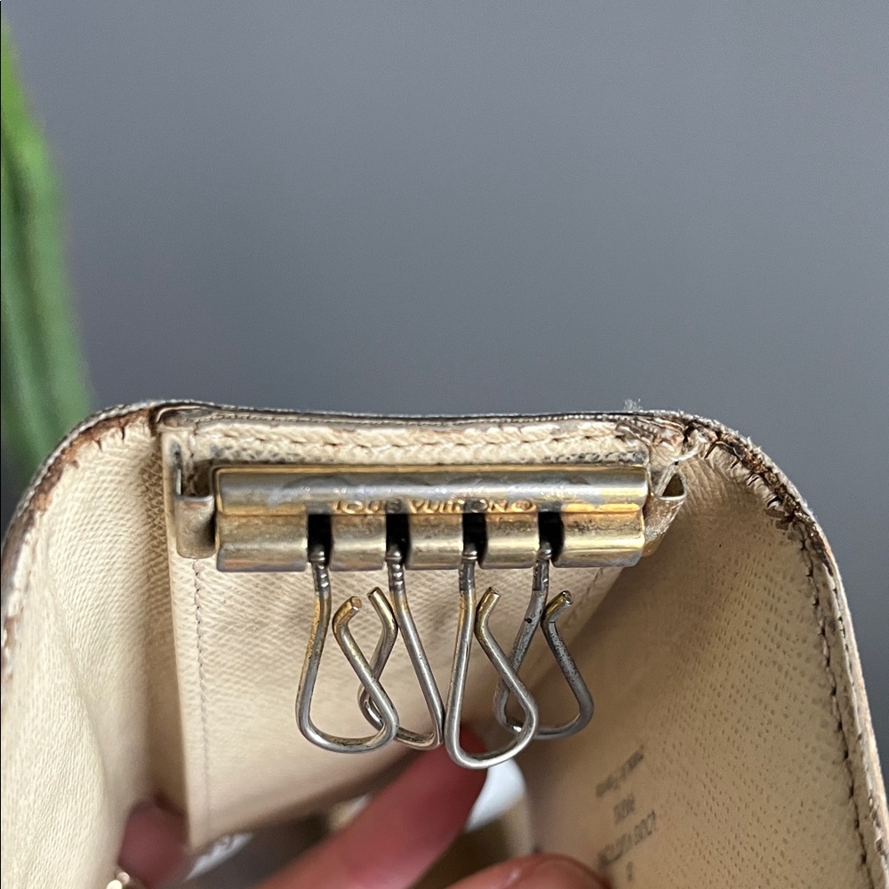 Louis Vuitton Damier Key Holder - Picture 4 of 5